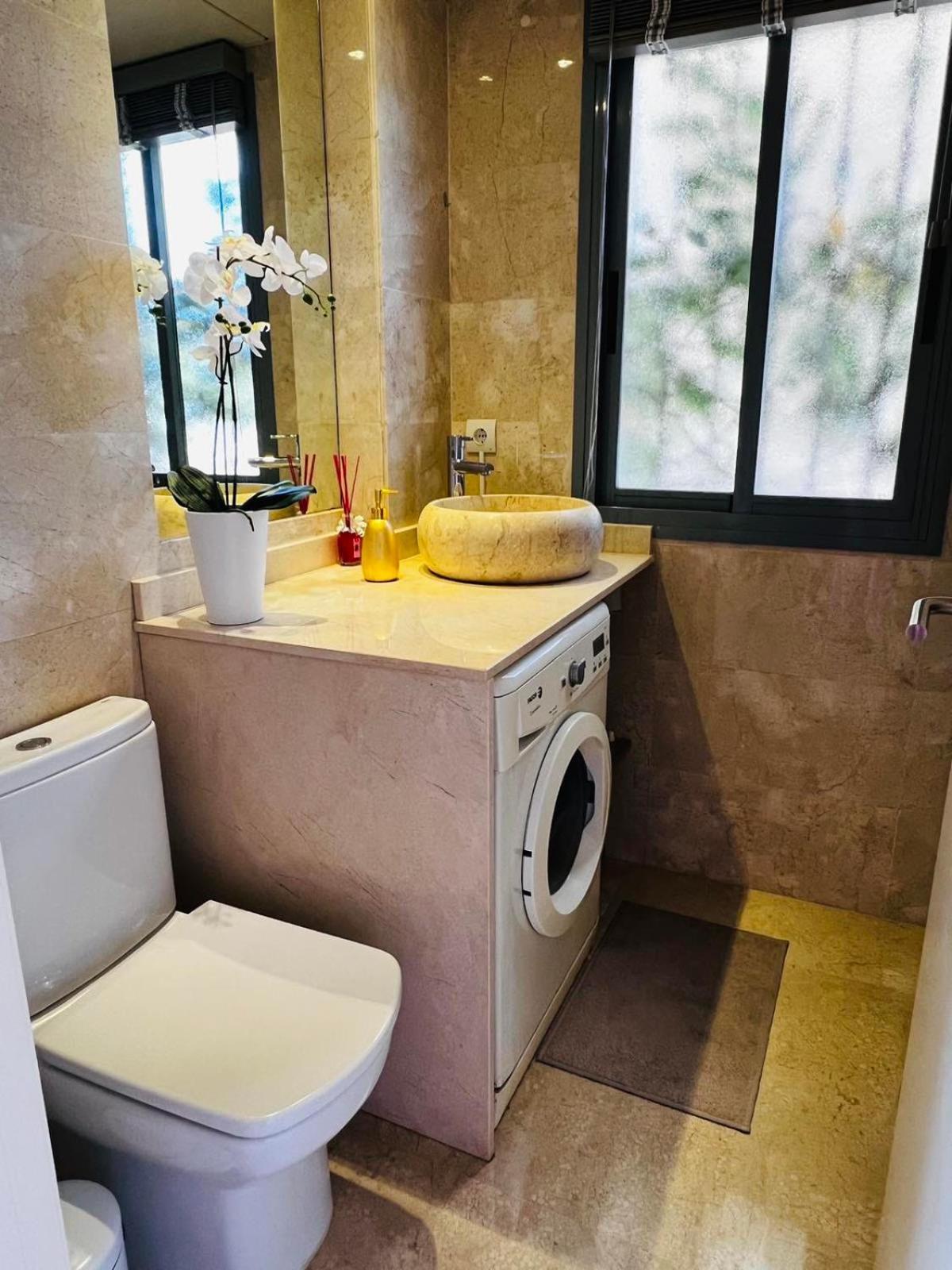 Golden Dreams Of Apartamento Marbella